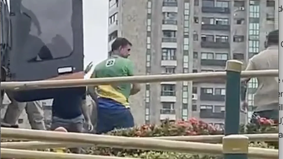 EXCLUSIVO No Rio, Flávio usa helicóptero apreendido com R$ 7 mi do ‘Faraó dos Bitcoins’ 