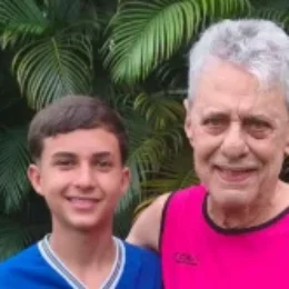 Menino diz que joga bola com ‘Seu Chico’ e mãe descobre que ‘atleta’ é Chico Buarque
