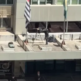 Snipers da PM são posicionados em prédios durante ato de Flávio Bolsonaro em SP
