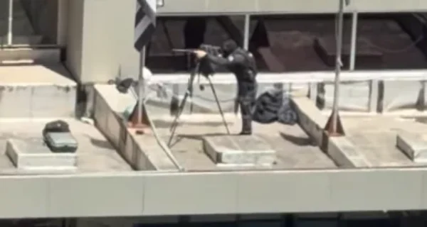 Snipers da PM são posicionados em prédios durante ato de Flávio Bolsonaro em SP