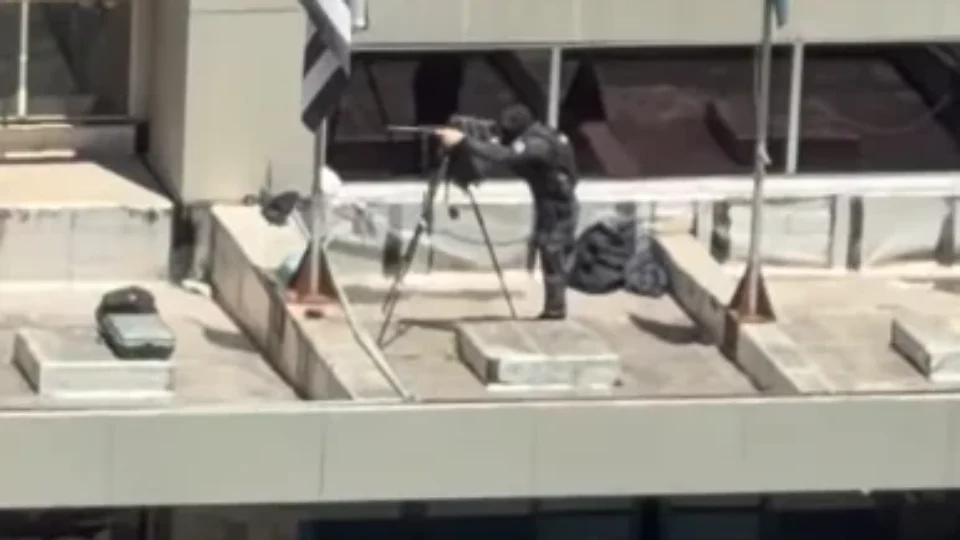 Snipers da PM são posicionados em prédios durante ato de Flávio Bolsonaro em SP