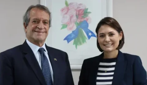 Fuga de Flávio Bolsonaro abre caminho para Michelle dentro do PL