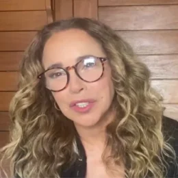 Fã-clube de Daniela Mercury organiza caronas solidárias após faltar ônibus em Salvador