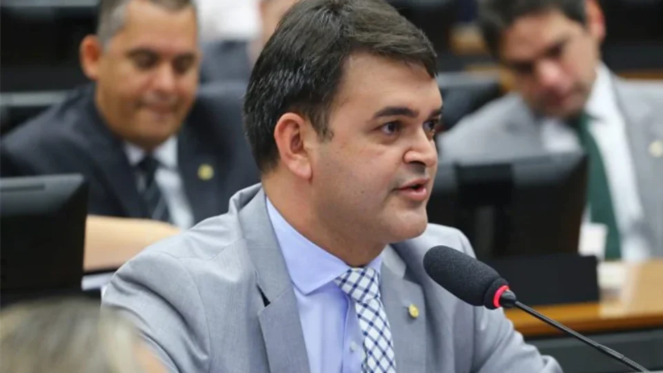 Parecer governista prevê perdão de dívidas de MEIs e eleva teto para R$ 140 mil