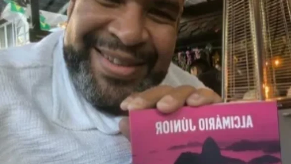 Escritor da Baixada Fluminense é candidato a vaga na Academia Brasileira de Letras