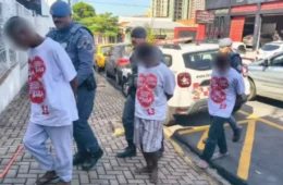 PMs invadiram casa, tomaram camisetas do PT de militantes e vestiram detidos, diz deputada