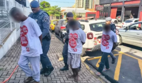 PMs invadiram casa, tomaram camisetas do PT de militantes e vestiram detidos, diz deputada