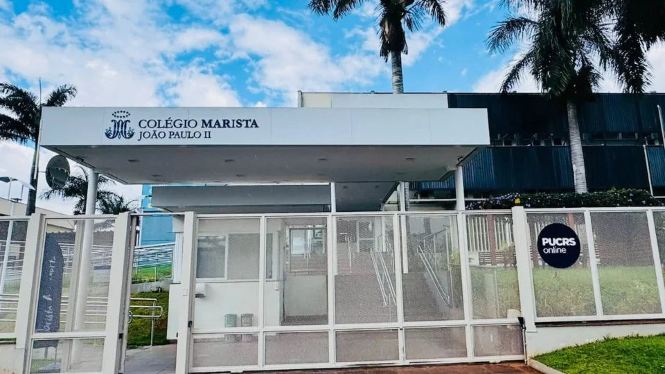 Eleitores são impedidos de votar em colégio de Brasília