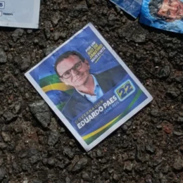 Santinhos de Paes aparecem com número de Ruas e confundem eleitores no RJ