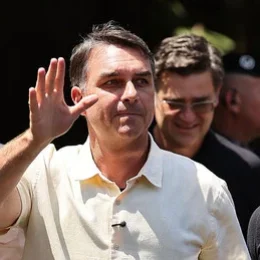 Fuga de Flávio Bolsonaro prova que a eleição acabou, mas o golpismo, não