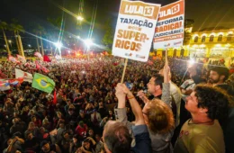 Em ato com milhares em Florianópolis, Boulos fala em 2º turno para garantir fim da 6×1
