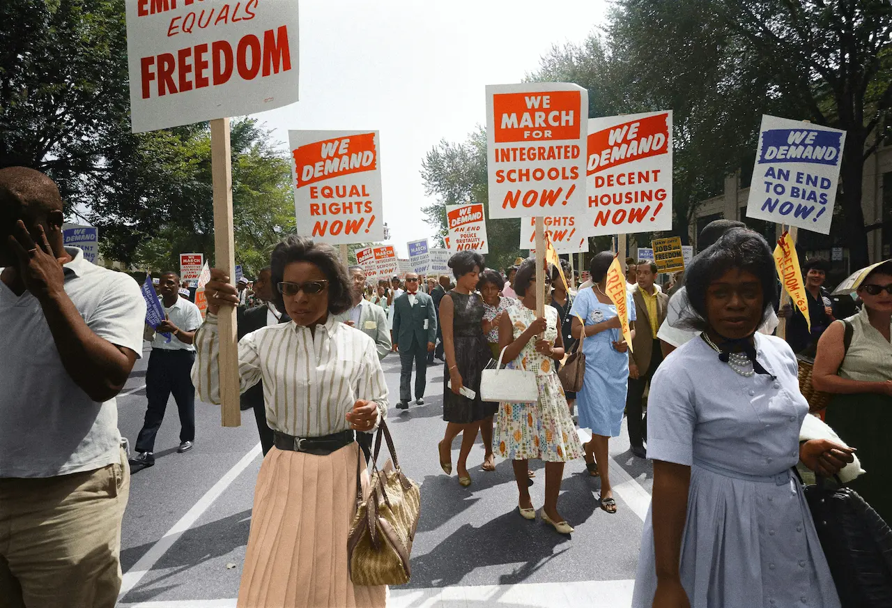 A participação das mulheres negras nas lutas por direitos sociais contribuiu para ampliar as reivindicações feministas, incorporando questões relacionadas ao racismo, às desigualdades econômicas e às condições de trabalho. Foto: Warren K. Leffler / Library of Congress
