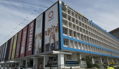 Shopping é condenado a indenizar idoso que caiu em estacionamento no DF