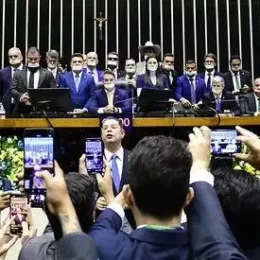 PL cresce de 98 para 121 deputados e avança sobre Centrão no Congresso