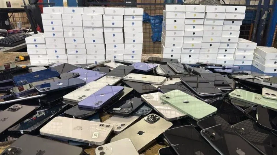 Após decreto de Lula, ação bloqueia 143 celulares em presídio no Rio de Janeiro