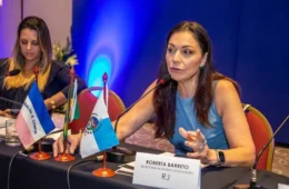 MPRJ e Polícia Civil cumprem mandado de busca e apreensão contra a ex-secretária de Educação do governo Castro