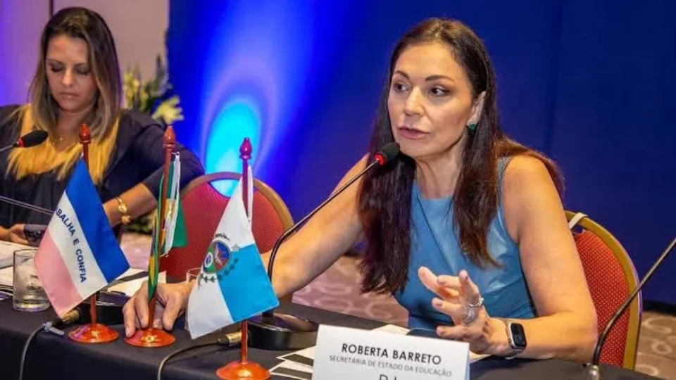 MPRJ e Polícia Civil cumprem mandado de busca e apreensão contra a ex-secretária de Educação do governo Castro