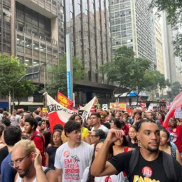 Tesouraço de Flávio Bolsonaro ameaça aporte de R$ 104 bi na educação e impõe privatizações