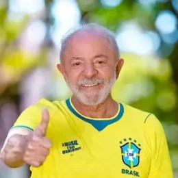 Apoiadores de Lula vestem verde e amarelo em mobilização convocada por Janones