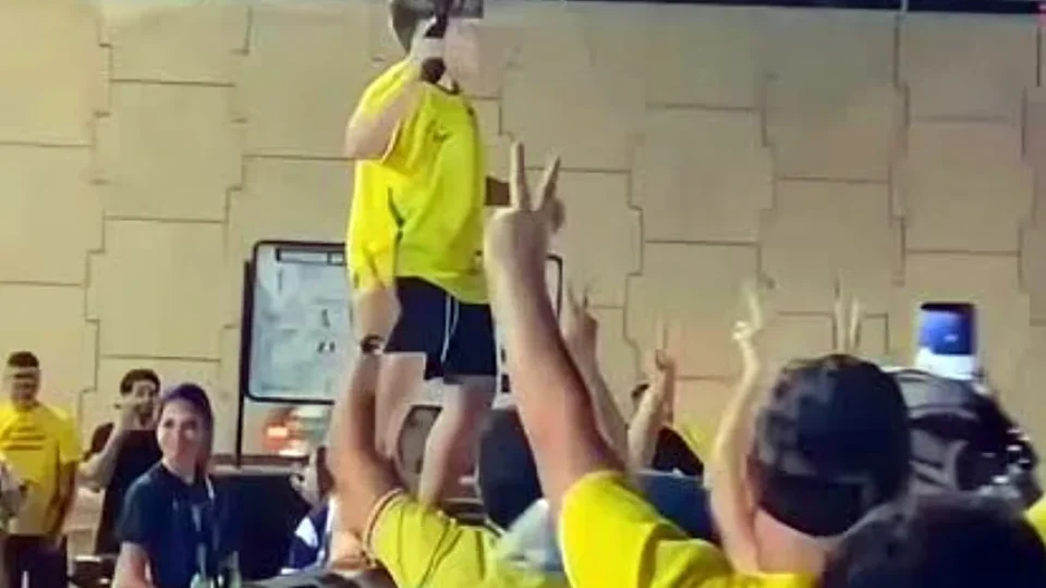 Polícia investiga caso de criança segurando arma em comemoração de bolsonaristas