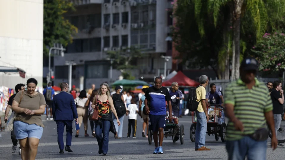 Governo adia restrição ao FGTS que pode afetar 12,2 milhões de trabalhadores