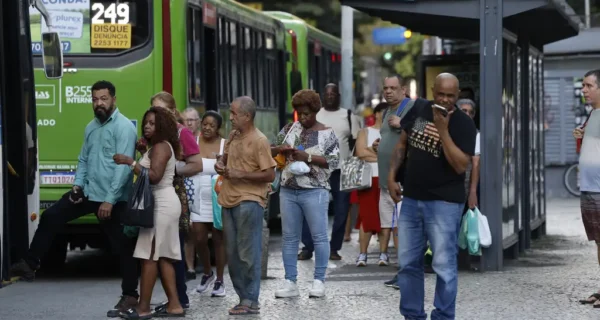 Grande imprensa faz campanha para que Lula corte benefícios de trabalhadores