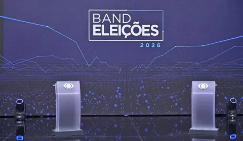 Flávio Bolsonaro diz que não irá ao debate na Band, e emissora afirma que púlpito ficará vazio