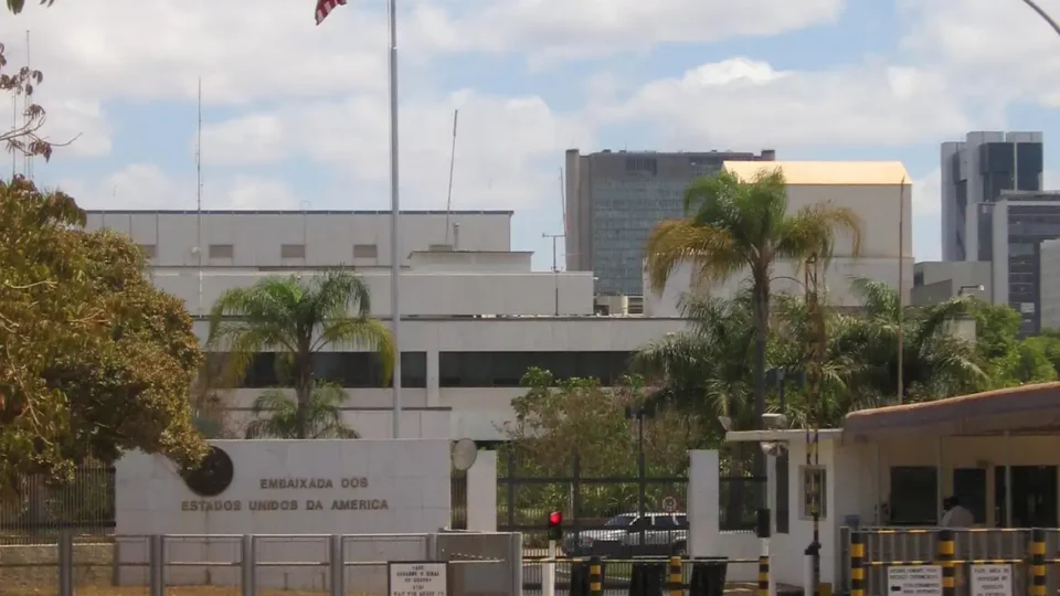 Campanha de Lula pede que TSE investigue suspensão de serviços de embaixadas dos EUA