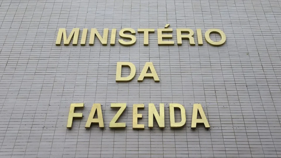 Contas do governo têm superávit de R$ 4,8 bilhões em setembro