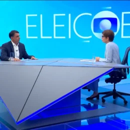 Em sabatina, Flávio foge de perguntas, espalha fake news e troca acusações sobre Vorcaro