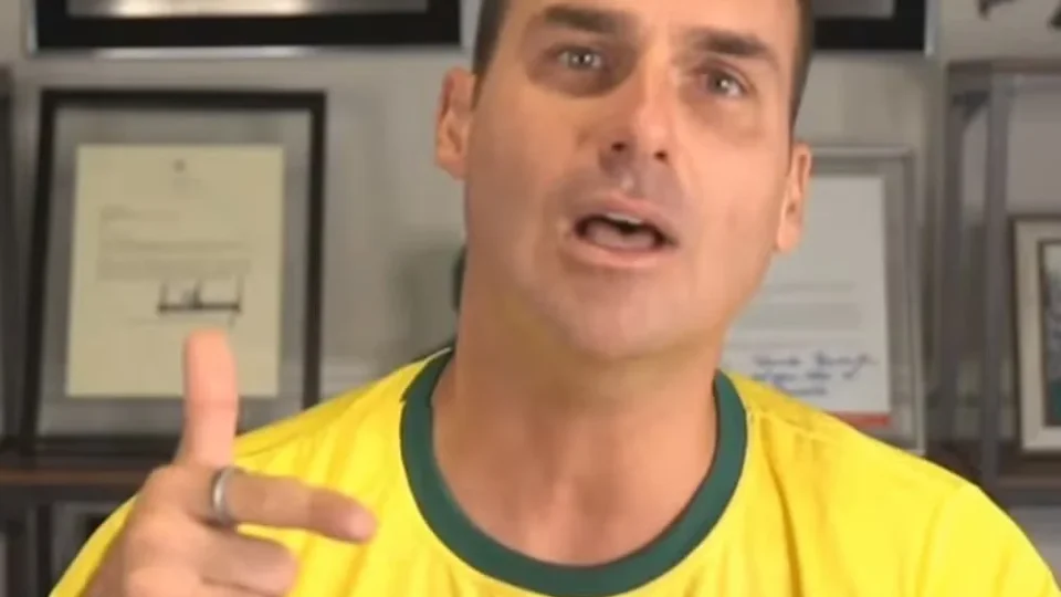 Eduardo Bolsonaro pede que comunidade internacional não aceite vitória de Lula