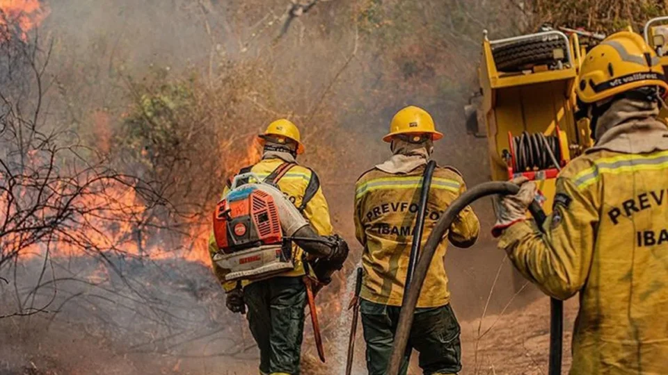 FAB envia cargueiros militares para reforçar combate a incêndios florestais no Amazonas