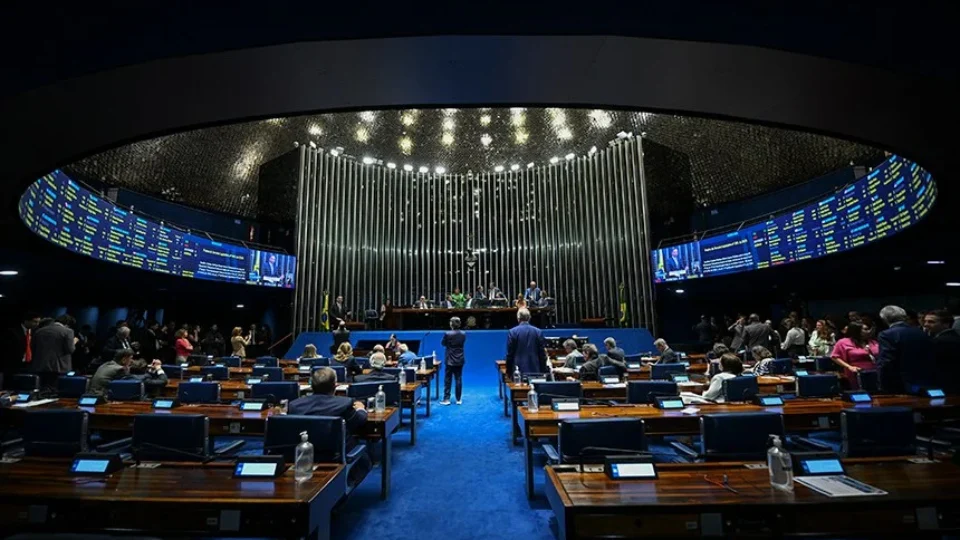 Com STF no centro da campanha, brancos e nulos para o Senado caem no país