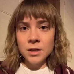 Greta Thunberg afirma que vitória de Flávio Bolsonaro significaria um desastre para o planeta