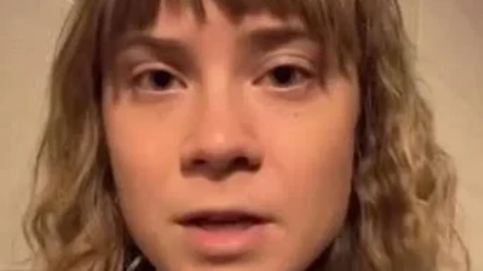 Greta Thunberg afirma que vitória de Flávio Bolsonaro significaria um desastre para o planeta