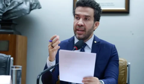 Janones diz que ‘Exército do Lula’ deve cair hoje por decisão do TSE