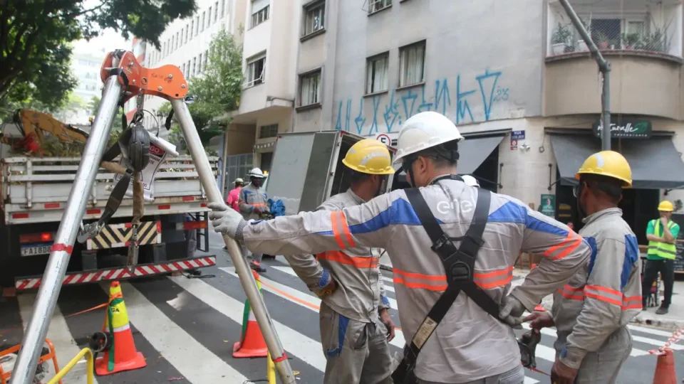 Procon paulistano multa Enel por falhas no fornecimento de energia