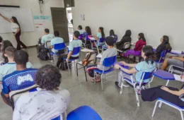 Gestão Tarcísio exonera professoras com regra da ditadura na rede estadual de SP