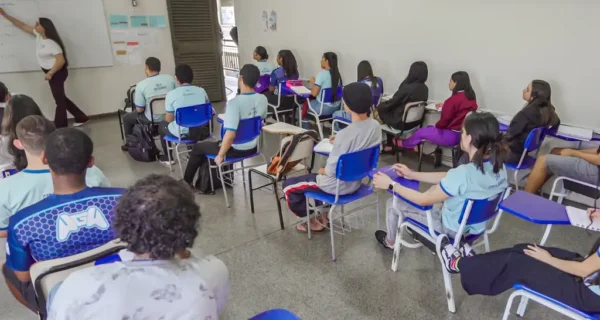 Gestão Tarcísio exonera professoras com regra da ditadura na rede estadual de SP