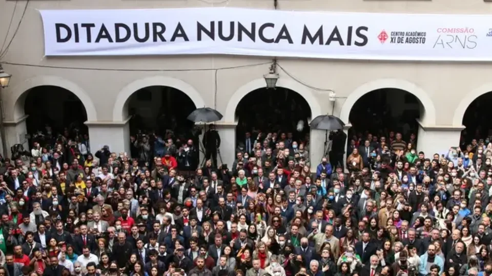 Datafolha: sobe a 73% os que dizem preferir democracia; índice era de 69% em 2024