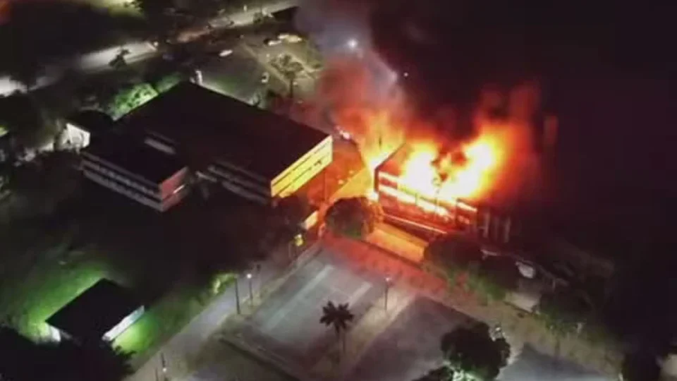 PF investiga causas de incêndio na UFPE; reitor estima prejuízo de R$ 100 milhões