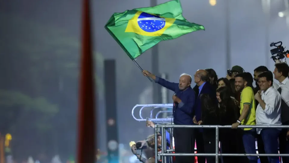 Lula deve remanejar ministros e terá desafio de abrigar aliados derrotados em eleições