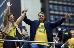 Flávio Bolsonaro promete implantar sistema de proteção a mulheres que já existe