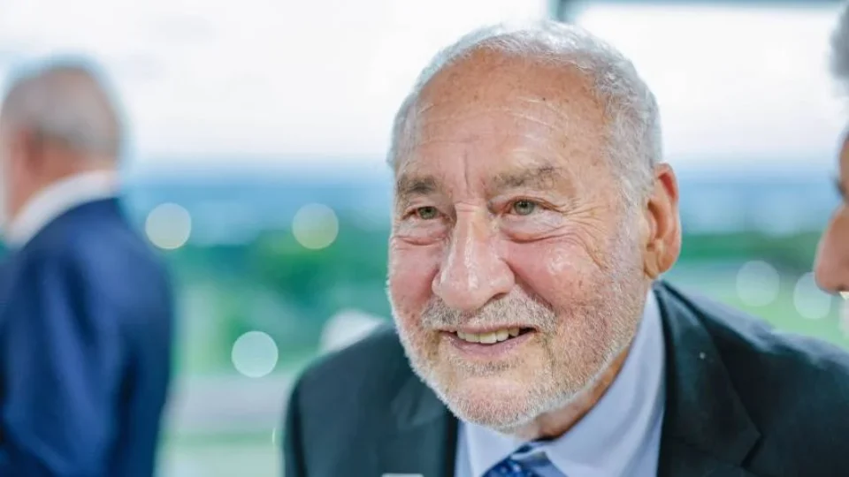 Nobel de Economia alerta: eleição de Flávio pode prejudicar trabalhadores e pobres
