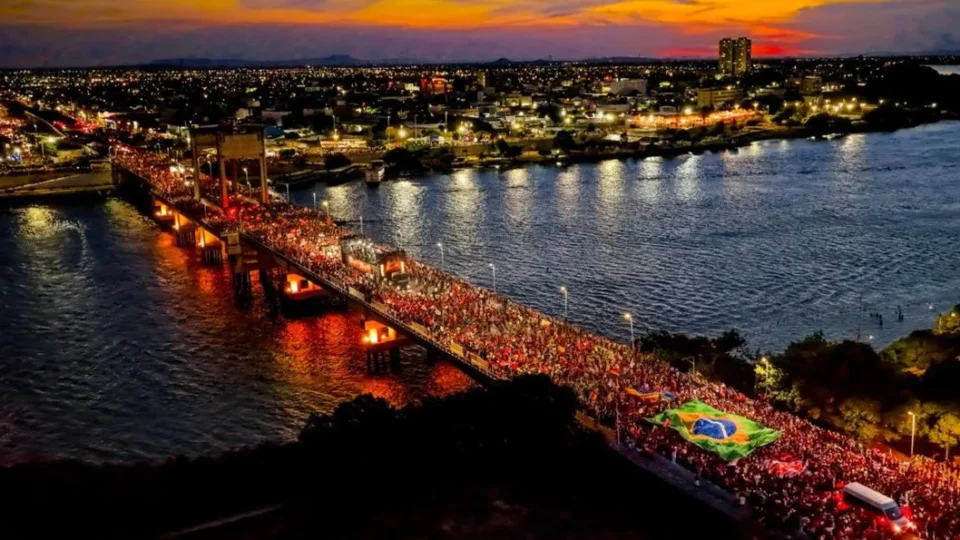 Lula reúne milhares entre Petrolina e Juazeiro: ‘vida podre’ impede Flávio de abrir sigilos