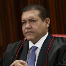 Após censurar ‘Exército do Lula’, Nunes Marques chama campanhas de Lula e Flávio para reunião