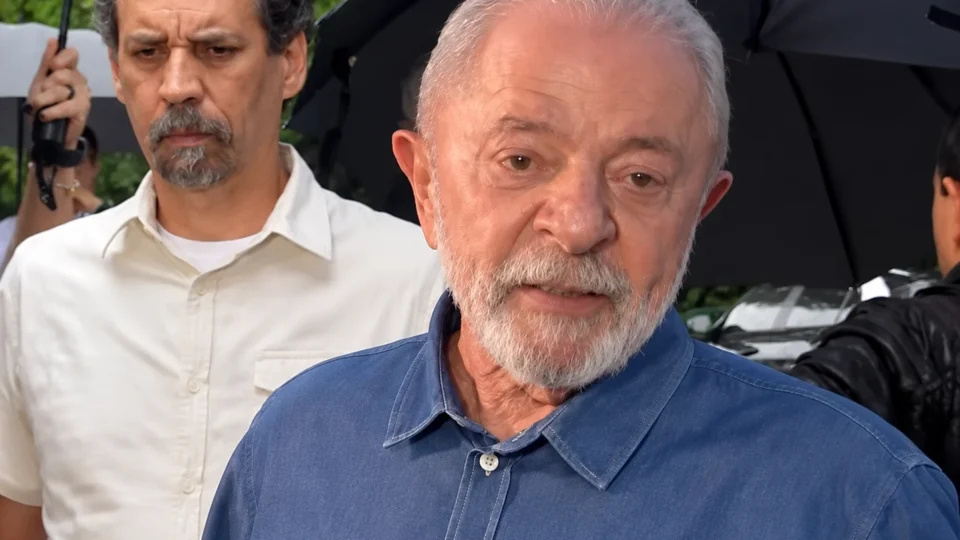 Lula diz que pedirá prisão de prefeitos que prejudicaram eleitores com falta de ônibus