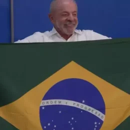 Lula vota em São Bernardo e agradece apoio popular: ‘Nunca vi nada igual’