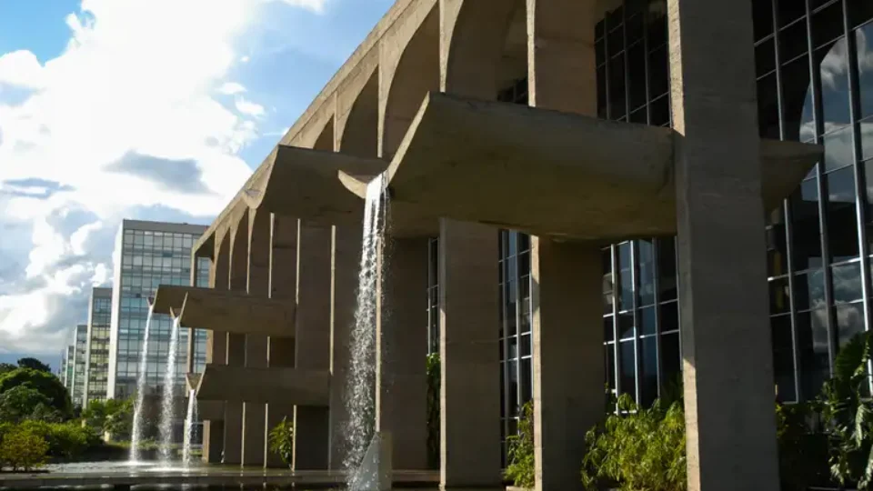 Governo cita prática abusiva e notifica empresas que teriam recusado clientes de esquerda