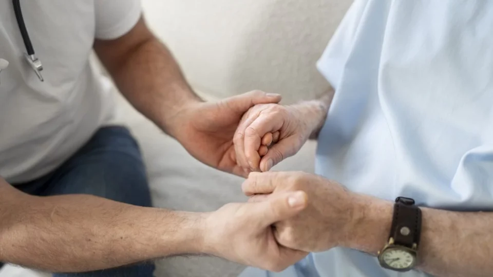 EUA aprovam remédio para Parkinson que pode diminuir risco de compulsões